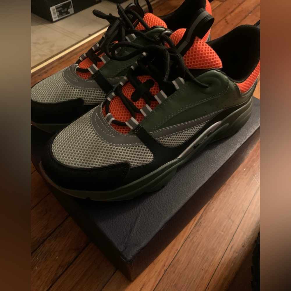 Dior B22
